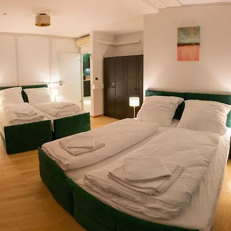 Apartmán Large 155 Qm With 4 Bedrooms Located 1 To 12 Guests