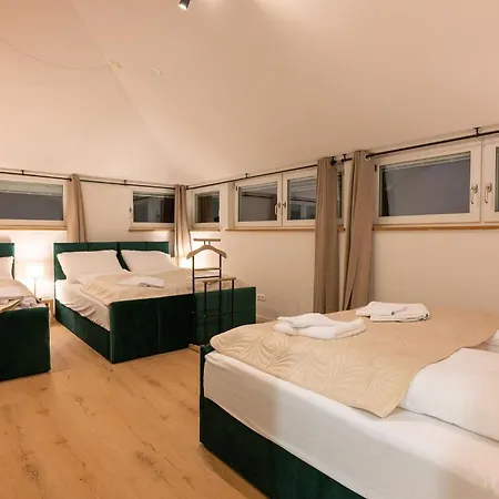 Large 155 Qm With 4 Bedrooms Located 1 To 12 Guests Apartmán