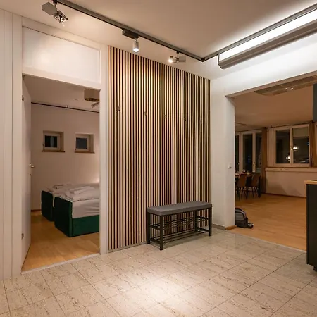 Large 150 Qm In Centrally Located 1 To 15 Guests Apartment Munich