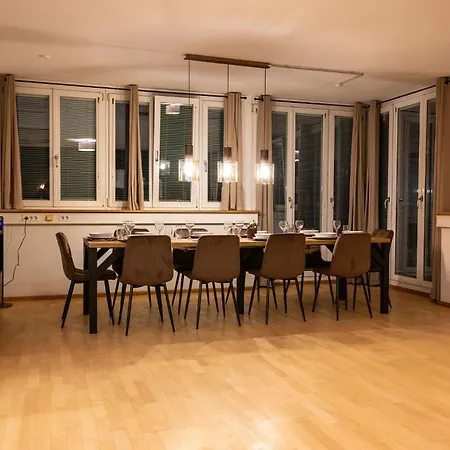 Large 150 Qm In Centrally Located 1 To 15 Guests *