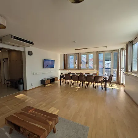 Apartman Large 155 Qm With 4 Bedrooms Located 1 To 12 Guests *