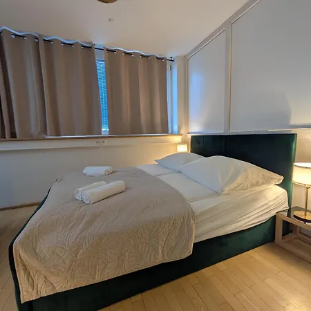 Apartman Large 155 Qm With 4 Bedrooms Located 1 To 12 Guests