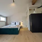 Large 155 Qm With 4 Bedrooms Located 1 To 12 Guests