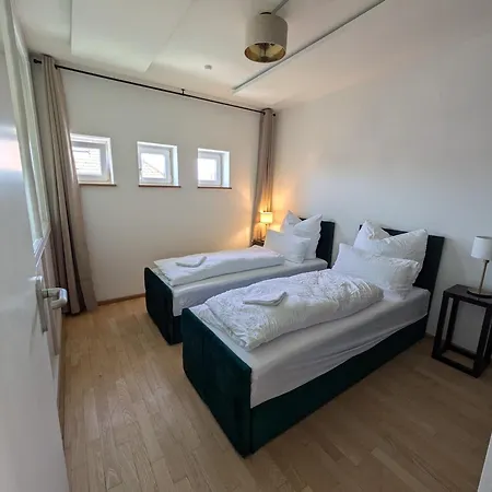 Large 155 Qm With 4 Bedrooms Located 1 To 12 Guests München