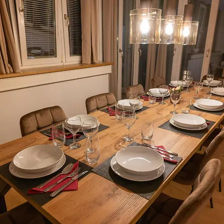 Apartment Large 155 Qm With 4 Bedrooms Located 1 To 12 Guests München