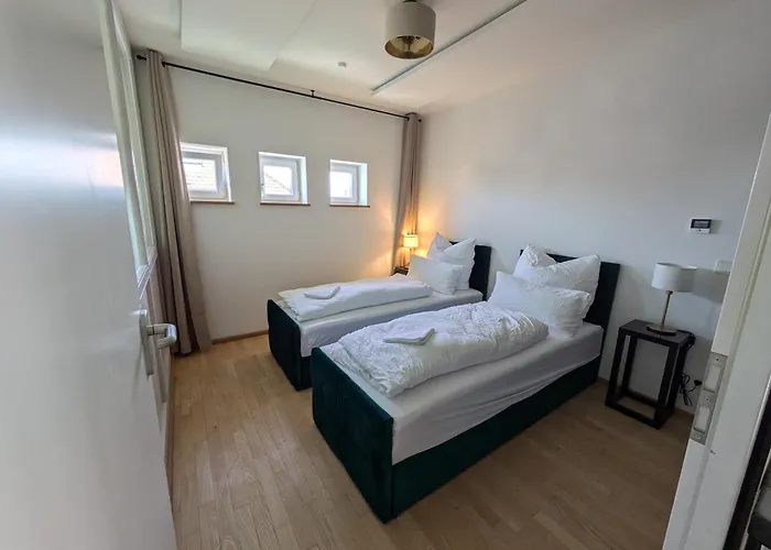 Large 155 Qm With 4 Bedrooms Located 1 To 12 Guests Monaco di Baviera