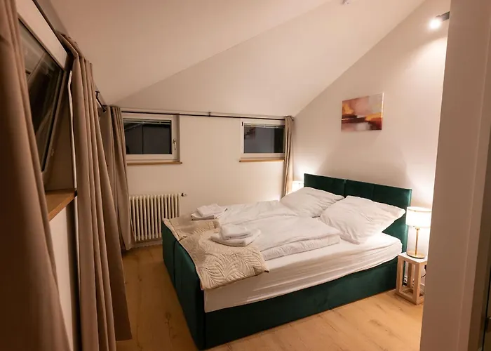 Large 155 Qm With 4 Bedrooms Located 1 To 12 Guests Monaco di Baviera