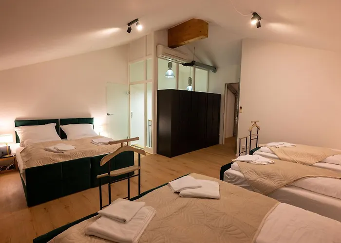 Large 155 Qm With 4 Bedrooms Located 1 To 12 Guests Appartamento