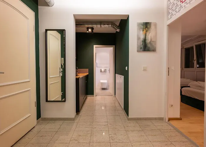 Large 155 Qm With 4 Bedrooms Located 1 To 12 Guests Monaco di Baviera