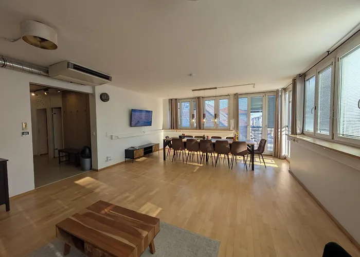 Appartamento Large 155 Qm With 4 Bedrooms Located 1 To 12 Guests *