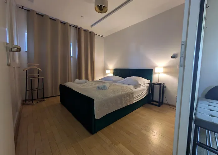 Large 155 Qm With 4 Bedrooms Located 1 To 12 Guests Appartamento