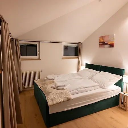 Large 155 Qm With 4 Bedrooms Located 1 To 12 Guests Munich